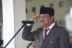 Unimed gelar upacara Hardiknas,  Rektor bacakan pidato Mendiktiristek dan sematkan Satya Lencana