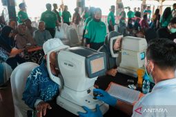 Ratusan warga ikuti operasi katarak gratis di Bogor