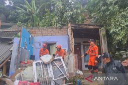 Hujan deras picu longsor beruntun di Kota Bogor