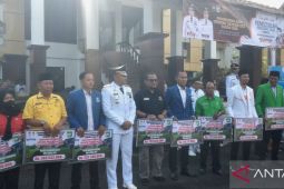 Bupati serahkan dana hibah ke sembilan parpol di Tanah Laut