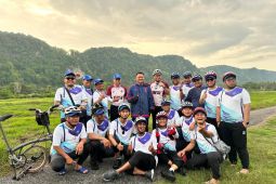 UMSU bersama Raja Muda Perlis bersepeda dan serahkan bantuan warga kurang mampu