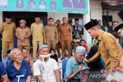 Pemkab Aceh Barat salurkan bantuan Rp6,4 M untuk 8.969 fakir miskin