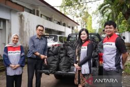 Pertamina Patra Niaga Sulawesi salurkan bantuan ratusan paket sembako Jelang may day 2026