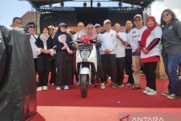 Lautan Manusia Meriahkan Jalan Sehat HUT Sungailiat, Honda ICON e: Jadi Magnet Utama