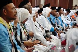 PPIH Medan: dua calon haji disuntik vaksin polio berangkat kloter 17