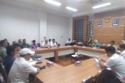 Masyarakat Kuripan sampaikan aspirasi perbaikan jalan ke DPRD Batola
