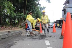 Selama April, DPUPR Tangerang perbaiki 195 segmen jalan berlubang