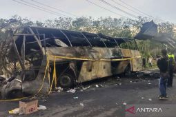 16 orang tewas akibat tabrakan bus dengan truk BBM di Sumatera Selatan