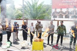 Kejari Mimika lakukan pemusnahan 11.614 barang bukti kejahatan