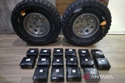 Polisi ungkap peredaran sabu yang disembunyikan dalam ban di Depok