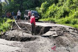 TNI-Polri perbaiki Jalan Lintas Lebong-Curup yang amblas karena hujan