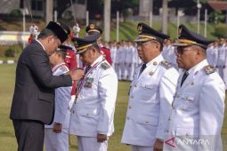Bupati-Wakil Bupati HST terima Pin Alumni Kehormatan IPDN