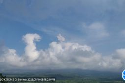 Semeru erupsi dengan letusan setinggi 1.000 meter