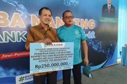 Bank Kalbar serahkan beasiswa Rp250 juta untuk mahasiswa Universitas OSO
