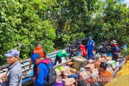 Kelotok pengangkut sembako karam di DAS Kapuas, tiga penumpang selamat