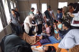 Ampon Bang baksos sunat massal untuk anak-anak korban bencana Gayo Lues