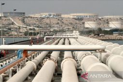 Trump mengatakan China ingin terus beli minyak dari Iran