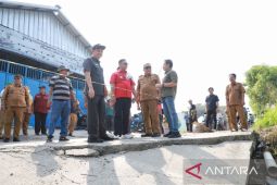 Pemkab Bekasi perbaiki jalan ambles di sepanjang ruas CBL