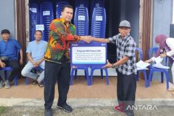 BRI Bengkulu serahkan bantuan peralatan penunjang kegiatan sosial masyarakat kepada lima RT