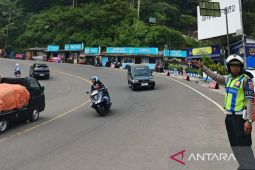Polisi Cianjur tempatkan 56 personel antisipasi macet Puncak