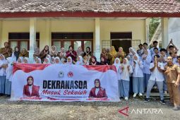 Dekranasda Aceh Barat edukasi siswa kembangkan UMKM lokal eceng gondok