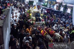 Kirab Mahkota Binokasih di Bandung