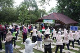 Wujudkan PHBS, Insan PT Timah - Ratusan warga Pangkalpinang senam bersama