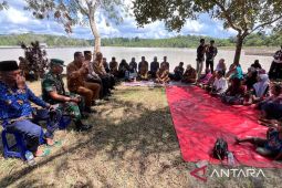 Pemkab Merangin salurkan bantuan sosial dan jaringan listrik sasar komunitas SAD