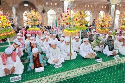 Bupati HSU buka khataman Al-Qur'an massal