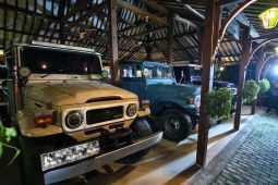KPK geledah 4 lokasi dan sita barang bukti dua HP hingga empat mobil