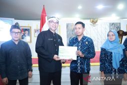 Pemkab Bogor pasang stiker di rumah warga penerima bansos