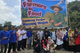 Baznas Agam salurkan Rp50 juta ke kelompok tani dukung produktivitas