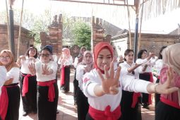 Pemkot kenalkan pendet dan gebogan kepada delegasi APEKSI