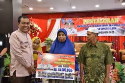 Pemkab HSS salurkan bansos PRS tahun 2026