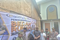 Senyum sumringah Yani, buruh cuci penerima CSR Harrosa Darma Nusantara