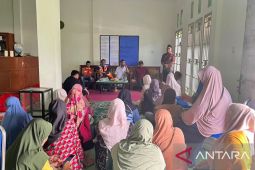 Puluhan warga tidak mampu di Bangka peroleh bansos paket sembako