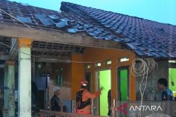 90 rumah rusak akibat angin kencang di Rumpin Bogor