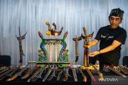 Beragam keris pusaka dipamerkan di TMII dalam memperingati Hari Keris Nasional 2026