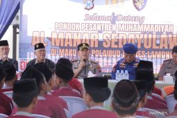 Polres Lamongan bekali santri kemampuan dasar penyelamatan air