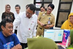 Deputi Pelayanan Publik PAN-RB cek layanan di MPP Kota Madiun
