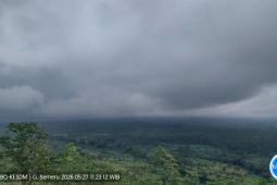 Semeru erupsi disertai APG dengan jarak luncur tidak diketahui