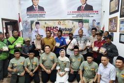 Anggota Komisi VII DPR bagikan 120 ekor sapi kurban
