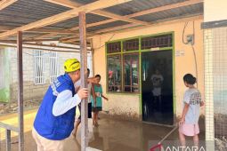 Sapi kurban bantuan presiden terdistribusi bagi warga terdampak banjir