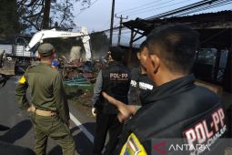 Pemkab Cianjur pastikan tidak ada bangunan kios beroperasi lagi di jalur Puncak