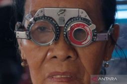 Ratusan warga Denpasar mendapat layanan cek kesehatan gratis saat Hari Lanjut Usia Nasional
