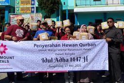 Dukung Eco Qurban, Paramount Petals salurkan 200 besek bambu