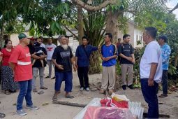 Pemkab Bangka Selatan berikan bantuan korban kebakaran di Desa Keposang
