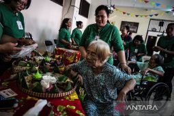 Bukan sekadar belanja, aksi di Panti Werda Semarang ini sukses bikin lansia bahagia dan berdaya