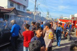 Pemilik kios minyak terbakar 50 persen saat selamatkan mobil dari kobaran api