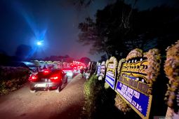 Ratusan karangan bunga penuhi kawasan kediaman Ryamizard